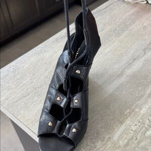 Le chateau  Black Women's Sandals